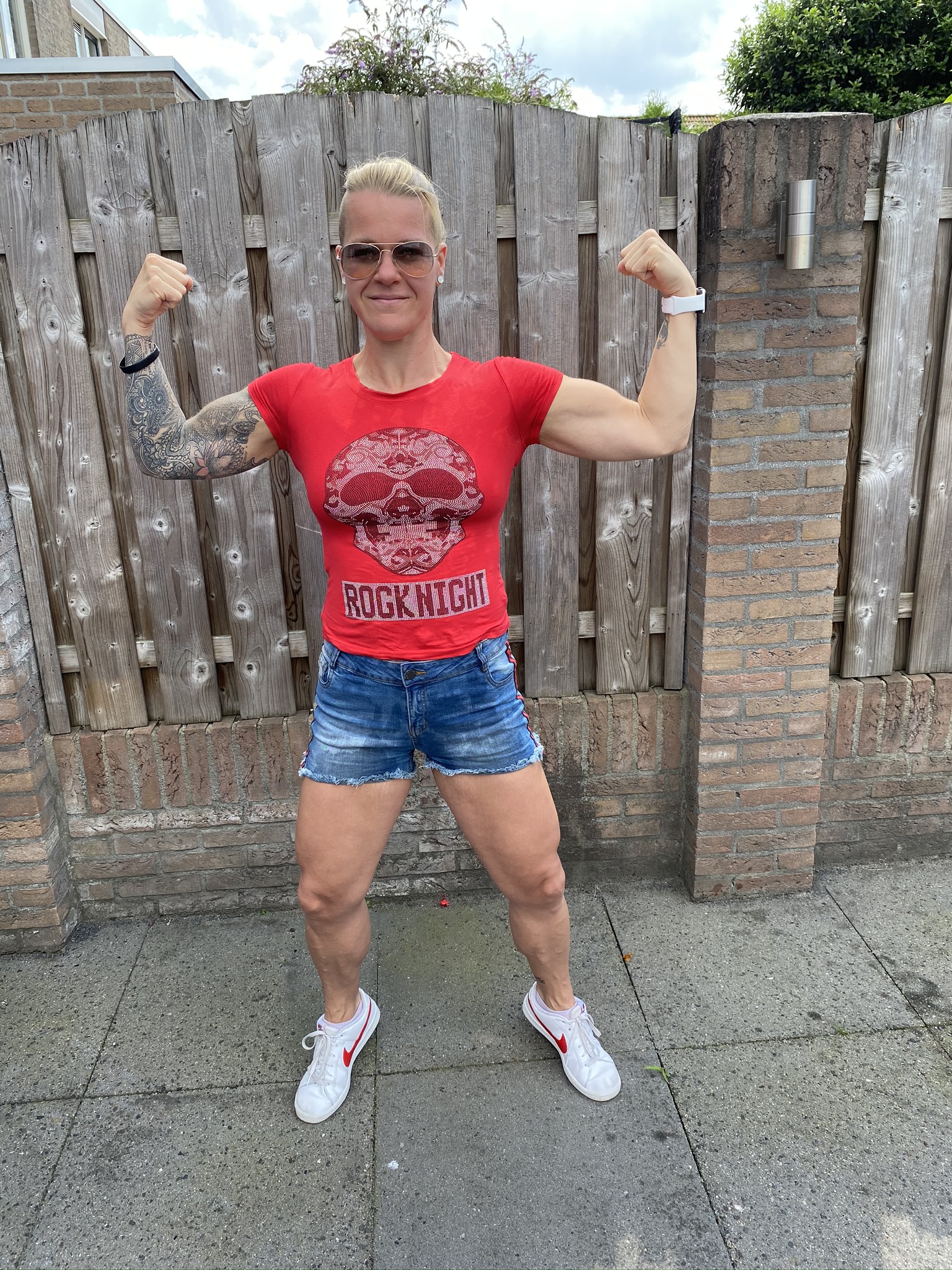 Do any guys on here have wives/girlfriends that are muscular?