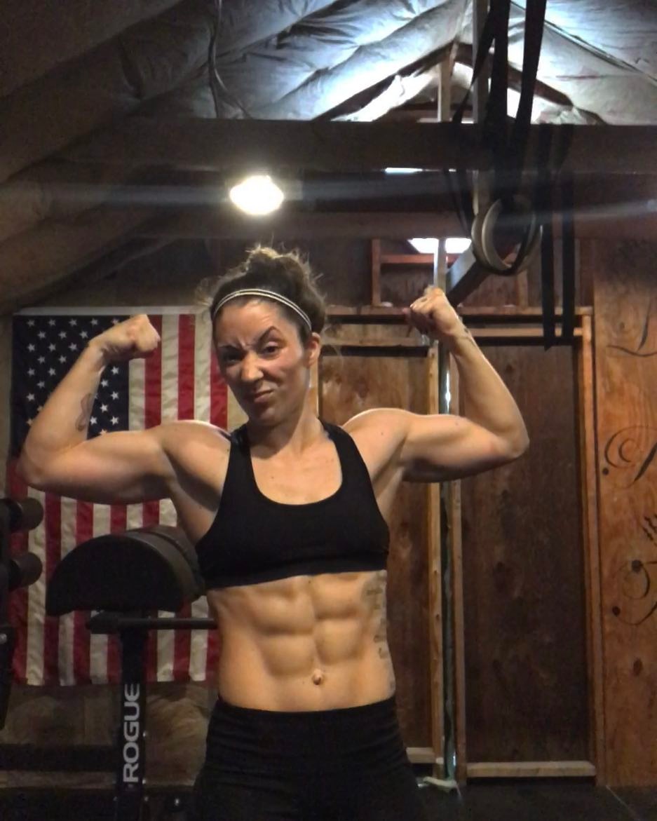 Lauren Pockevich (la_ren.official_88)