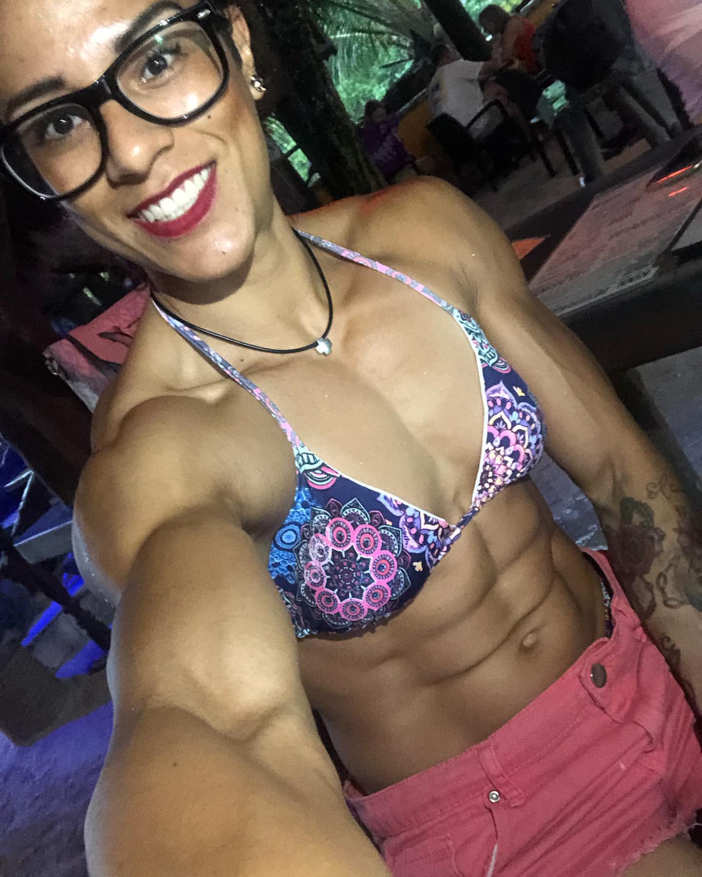 karla martinez net worth - Ilustrasi 3
