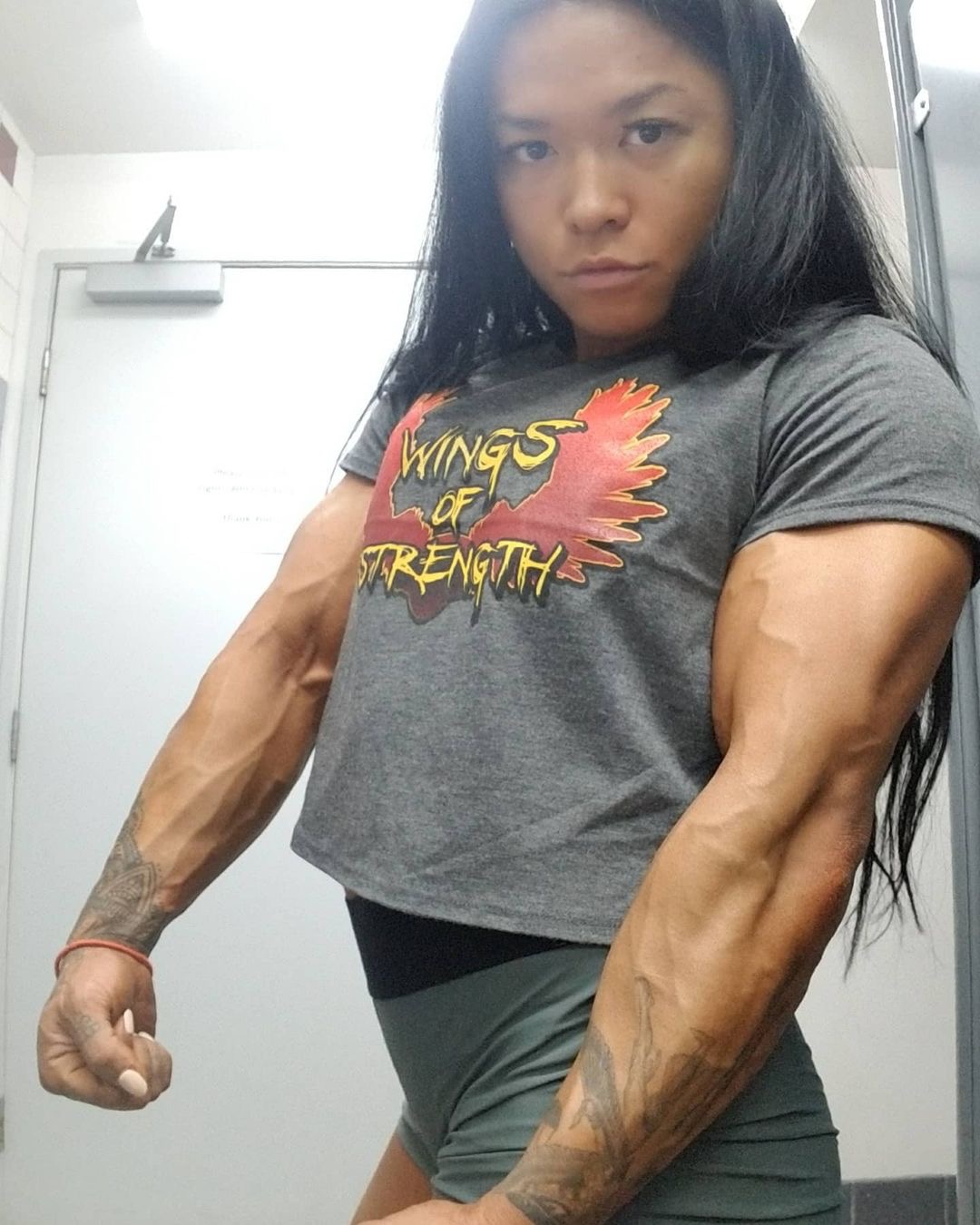 Yee Tong Lift And Carry Delts Female Athletes Bodybuilders Biceps