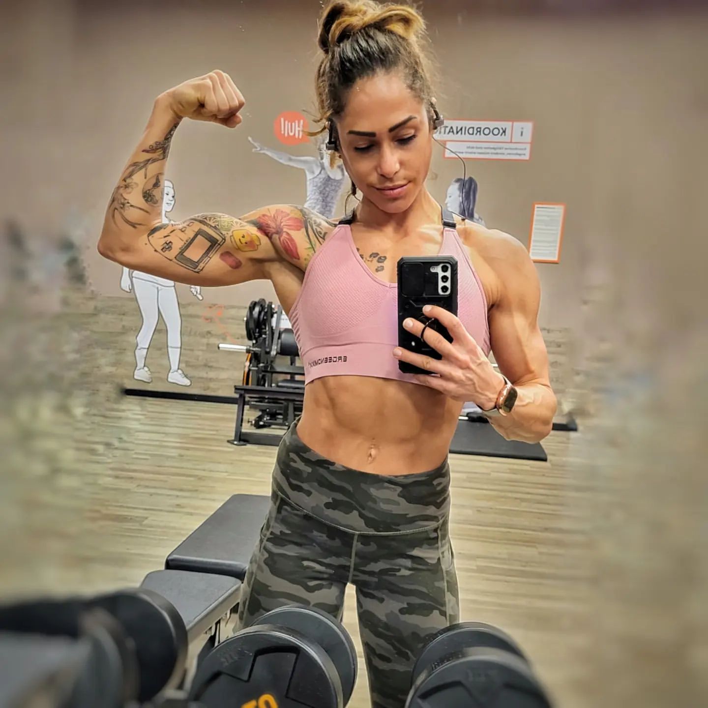 Kira (kitty_loves_gym)