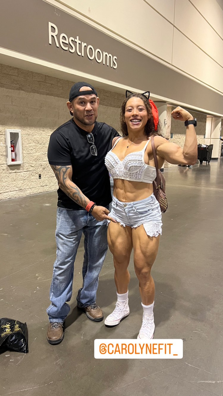 Carolyne Marquez (carolynefit_)