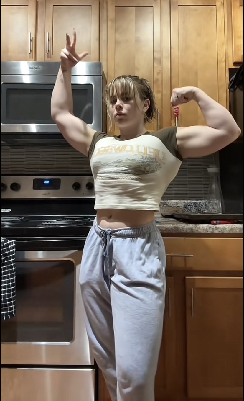 Bridget May (themusclemami)