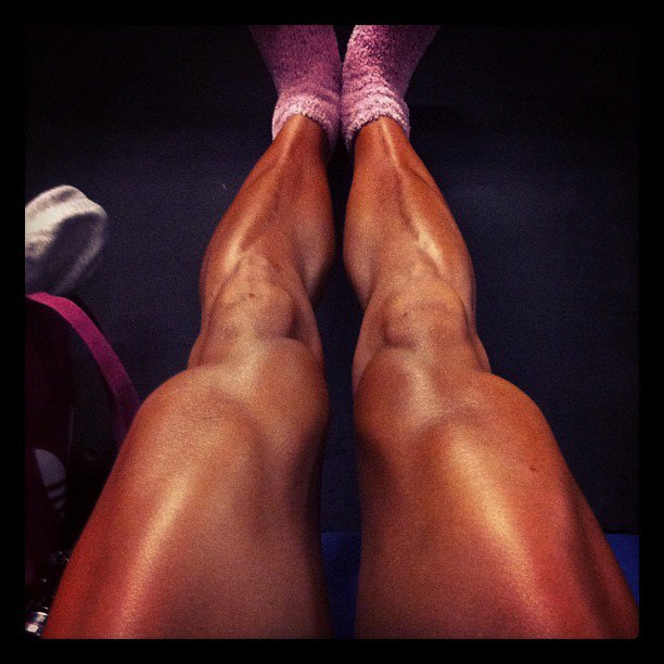 Strong legs. Накаченные ноги. Накачанные женские ноги. Накаченныемужсаие ноги. Красивые рельефные ноги.