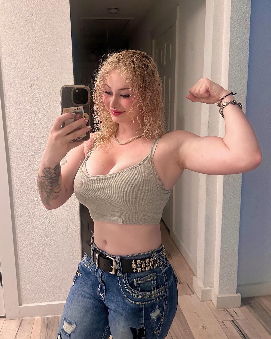 Chloe (chloethehokage)