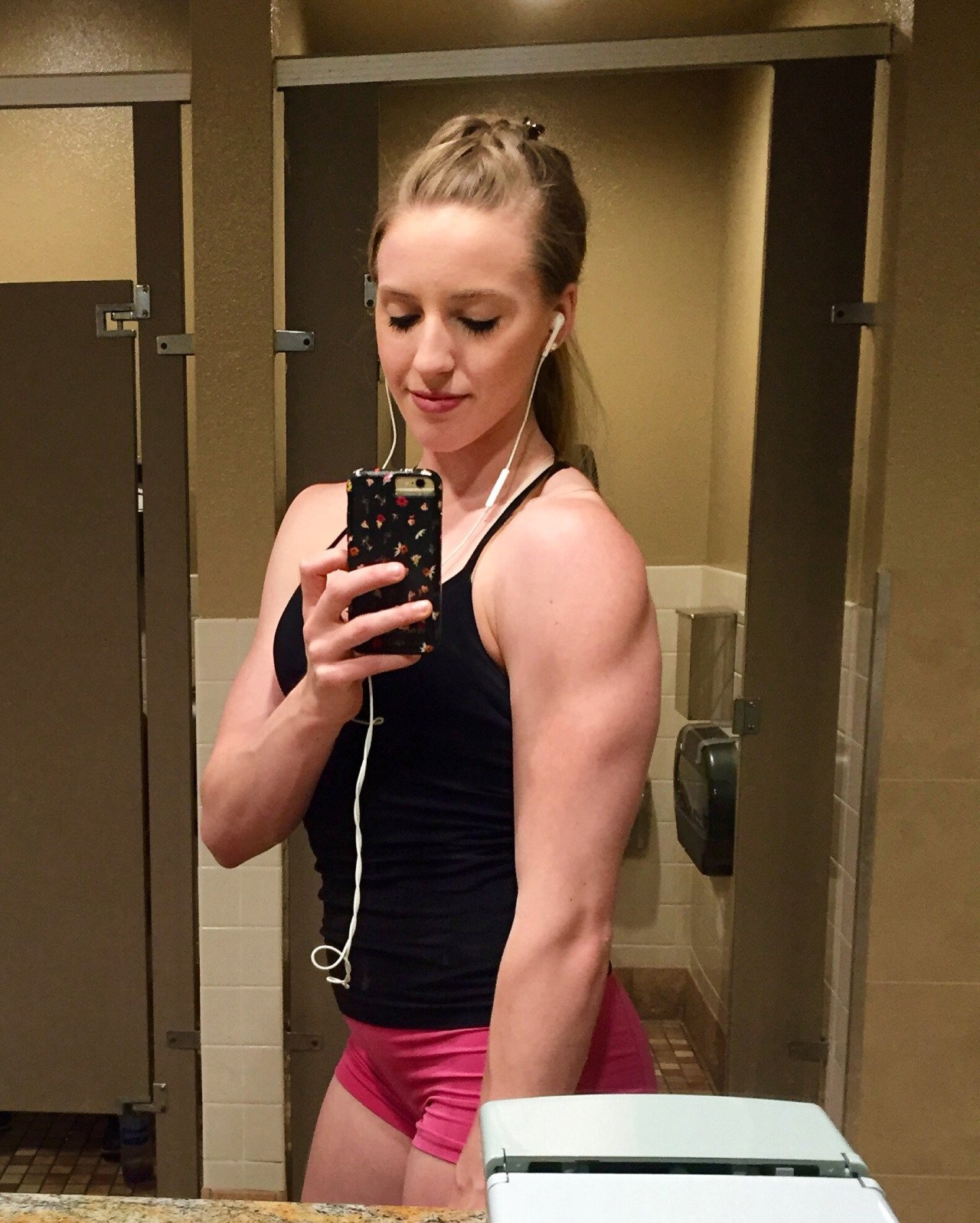 Kelly (hello-itskelly)