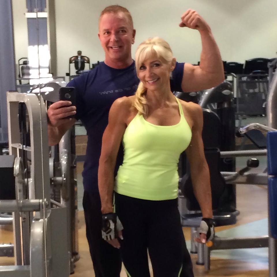 Она даст фору. Фору дадим любому молодому. Дающие всем фору. Женщина в 50 выглядит. В 50 выглядит на 20 женщина.