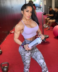 Narmin Assria (missnarmin)