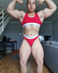 Natasha Lee Muscle