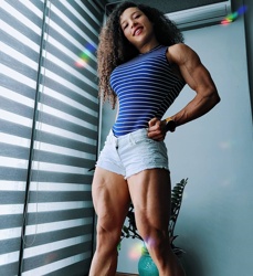 Carolyne Marquez (carolynefit_)