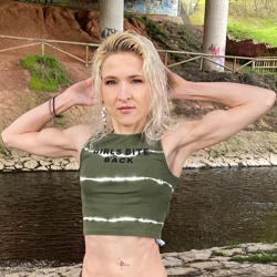 Josi (bicepsgirl_biceps4fun)