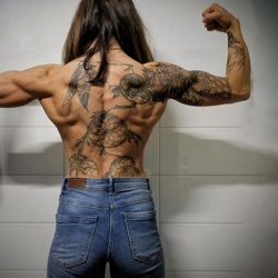 Kira (kitty_loves_gym)