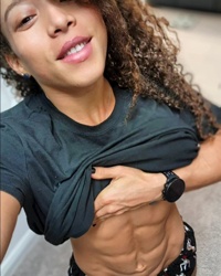 Pictures of Carolyne Marquez (carolynefit_)