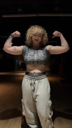 Chloe (chloethehokage)