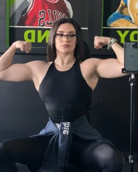 Daniela Flores (floresdani318)