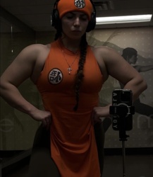 Adele (saiyan_muscle_mami)