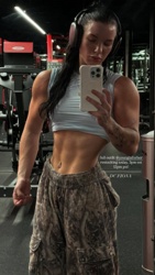 Fiona Mae (fionamaefit)