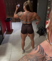 Emily Nosler (emnoz_44)